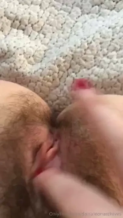 Playing with my clit up close and some feet scrunches towards the end 