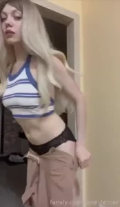 I know you want to pull down my shirt and do hard tit fuck 18 blonde