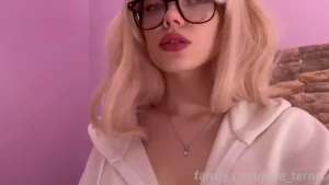 Feel so hot and dont know where to get my hands hornyteen panties lips