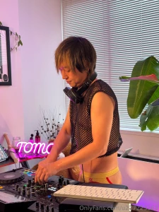 Spinning the sexiest beats with the sexiest well me come play