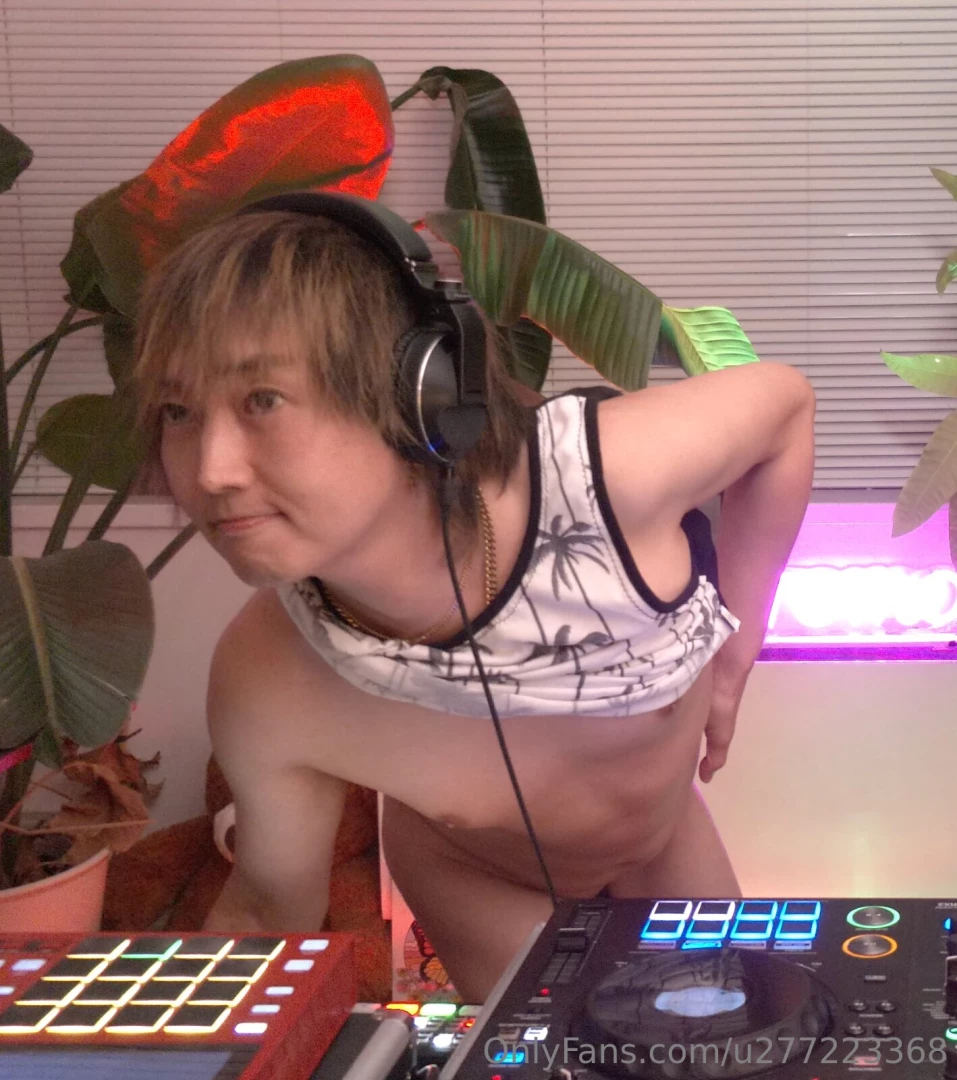 Let dj tomo s beats take you higher naked and live now nbsp 