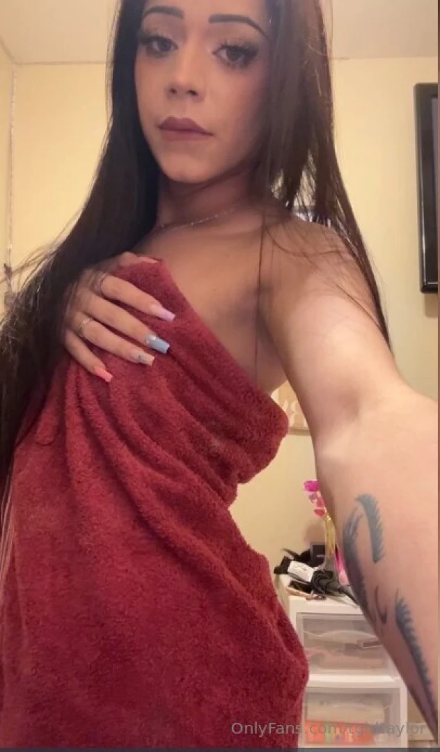 Want me to let this towel fall babe 