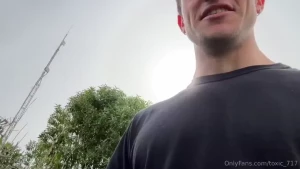 Lick my toes while i jerk off in a garden