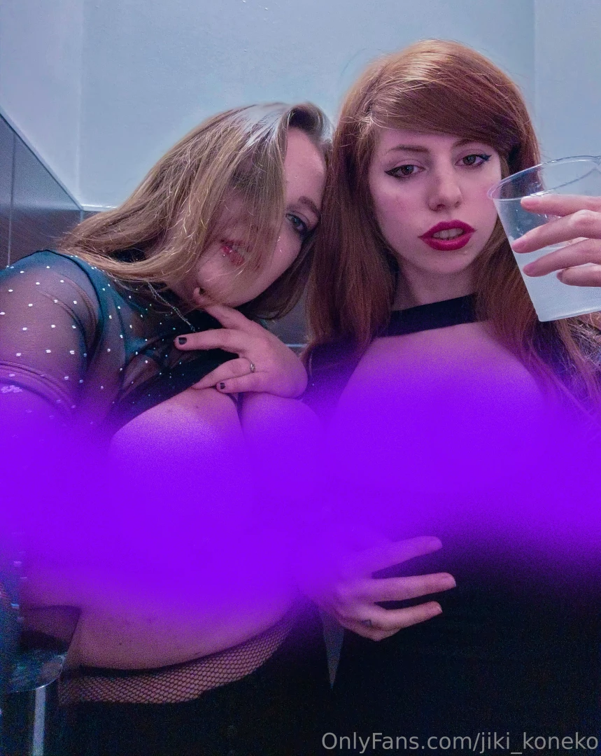 Me and my best friend are dr- unk in the bathroom of the nightclub 