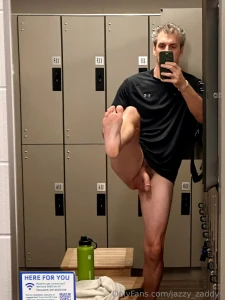 Someone wants to worship my feet and asked if they stink when better part 1