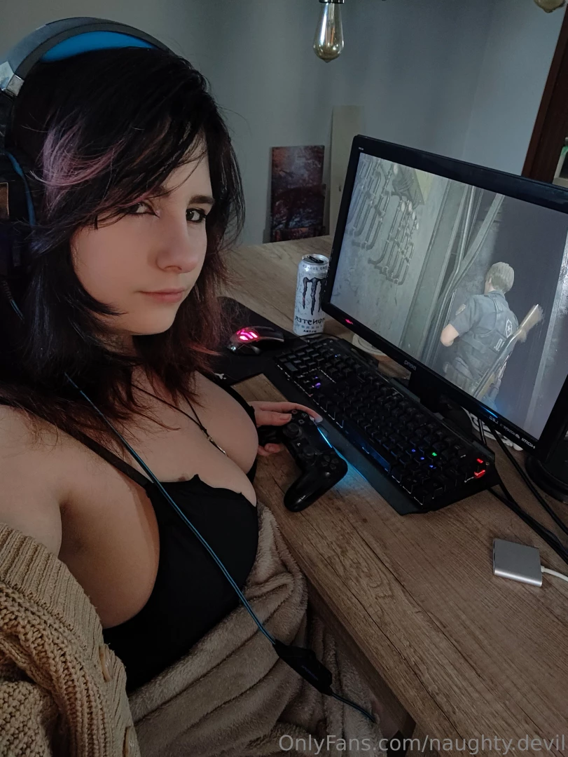 Oh man i m back at my gaming addiction playing all day again haha 