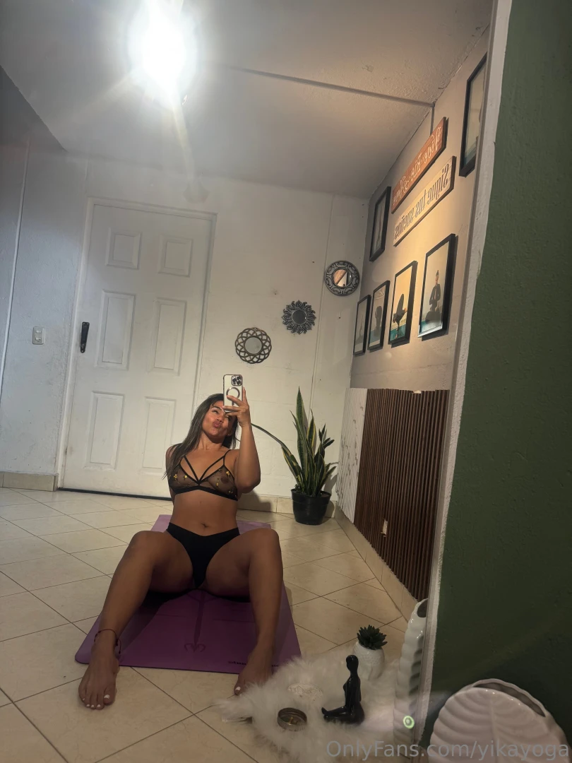 Yoga nudes 