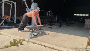 Three heads one mission flex-worthy triceps come get this pump keep me