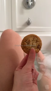 Fav lil snack while i take a bath what s your fav snack