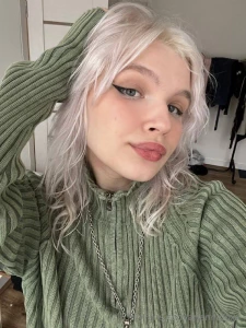 Popitmiley means blue eyes big boobies skinny body and both her holes part 1