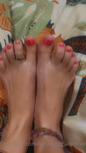 Pretty new toes if anyone wants any feet content