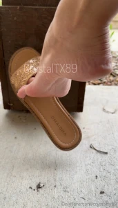 Far niente hanging out outside playing with my shoe outer arch dry part 1
