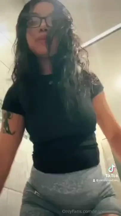 Gym lighting is kinda slay 