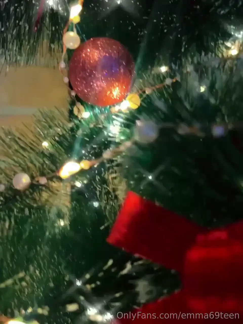 I am preparing my christmas tree what toys do you think are missing part 1 