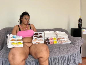 My feedee friend feeds me donuts i have to confess i couldn t hide how