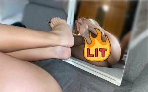 No i ky pohled zezadu i na prdelku cel nah