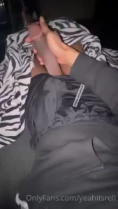 Goodmoriing who wanna come suck my bbc