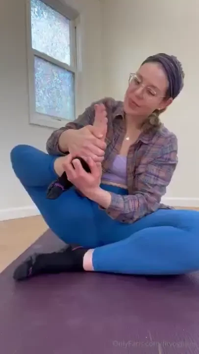 How do feet get dirty inside of socks and shoes idk but that happens 