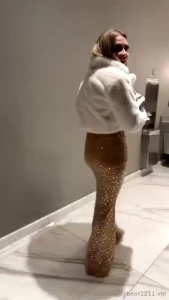 Samanthas_secretxo shaking it for me at the award show last night why