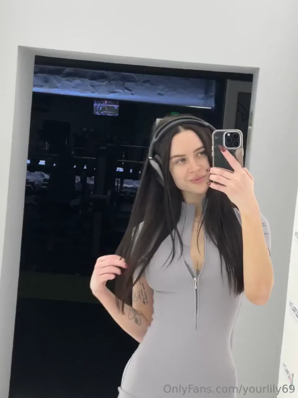 Hey everyone today i want to tell you a little bit about myself it s 