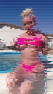 See me splashing cold water on my titties and pussy