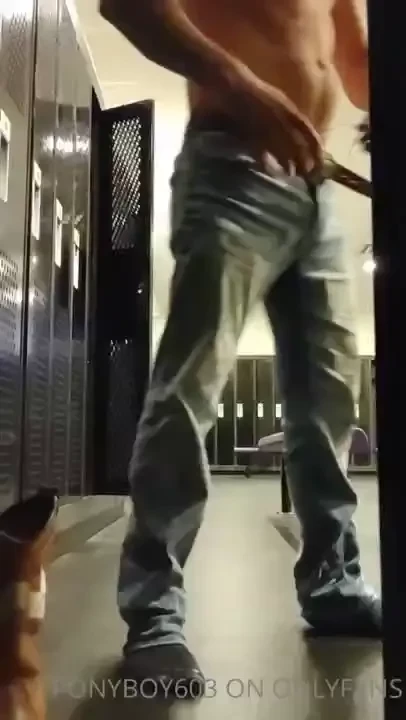 Feels good to be back at the gym flopping my cock around hopefully my 