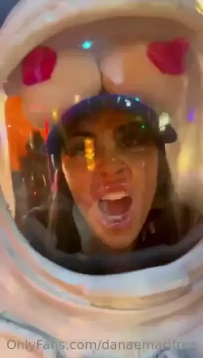 Live tonight from the sausagecastle with my bae laceyjaynefree 10pm 