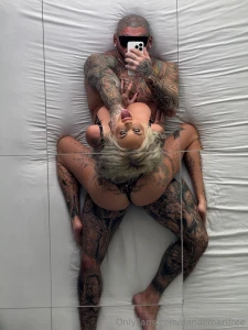 Have you seen my new bg with devinphysique