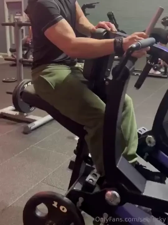 Some juicy back and bicep clips let me know what you d like to see me part 1 