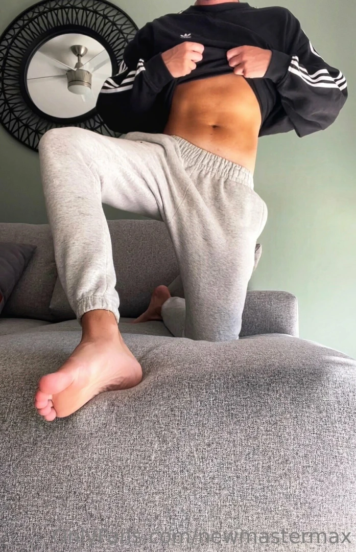 Maxy online feel free to chat with me 