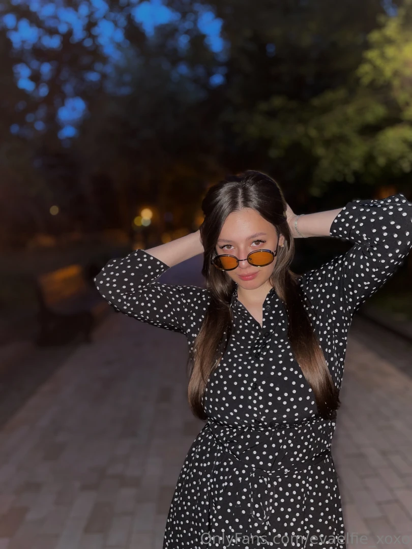 Do you like to walk in the evening garden 