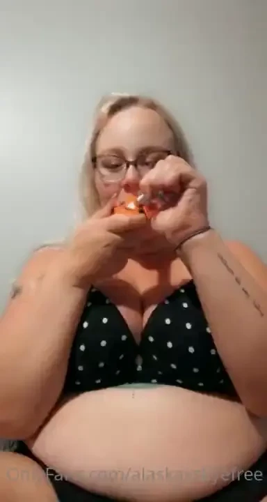 I smoke without my bra on my paid only fans 