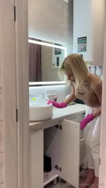 Did you know that there are girls who calm down by cleaning that s me 