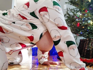 Don t worry santa i have plentyyyy of milk for your cookies hugeboobs part 2