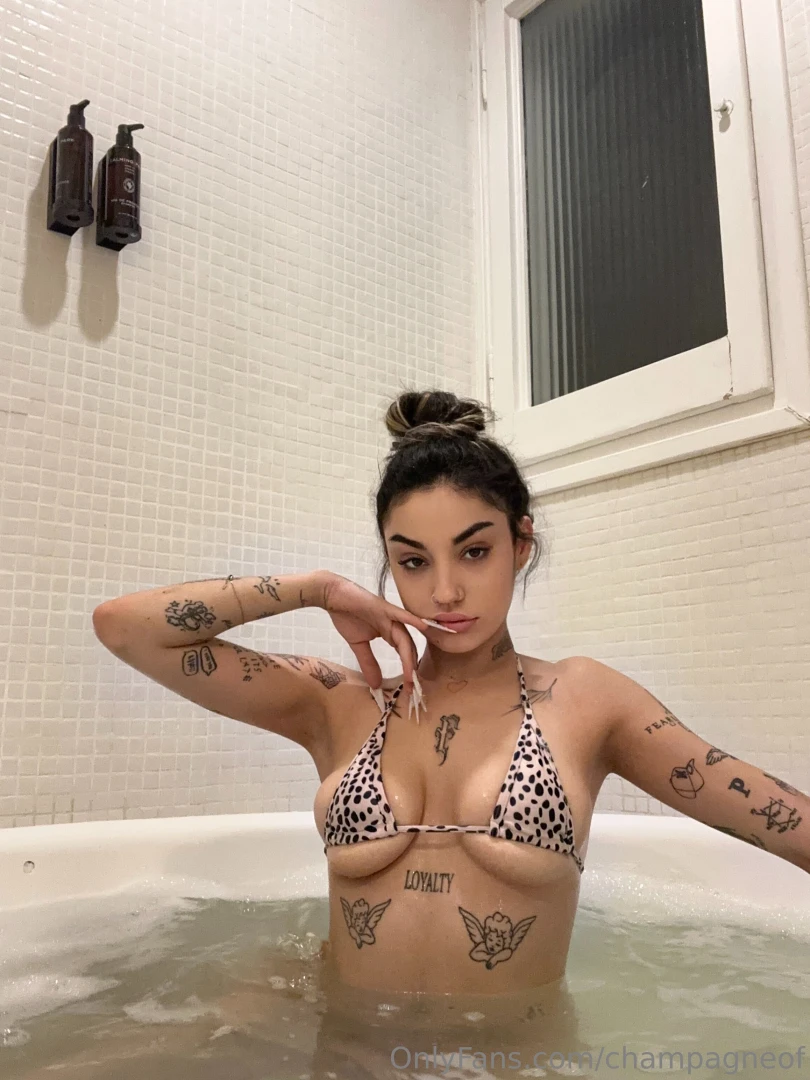 Bebe me hablas un ratito 