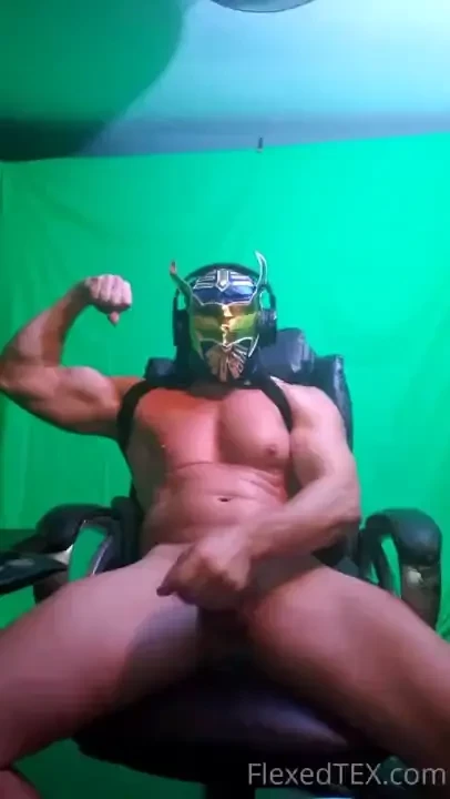 Biggest muscle in the gym biggest cock in the gym 