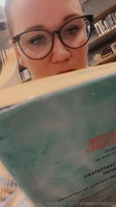 I love reading but in my mind here i m thinking come meet me in the