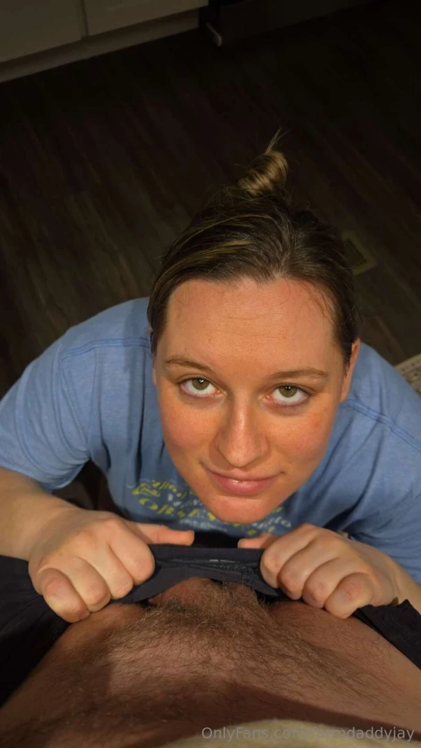 Who else loves seeing my hotwife on her knees deealice 