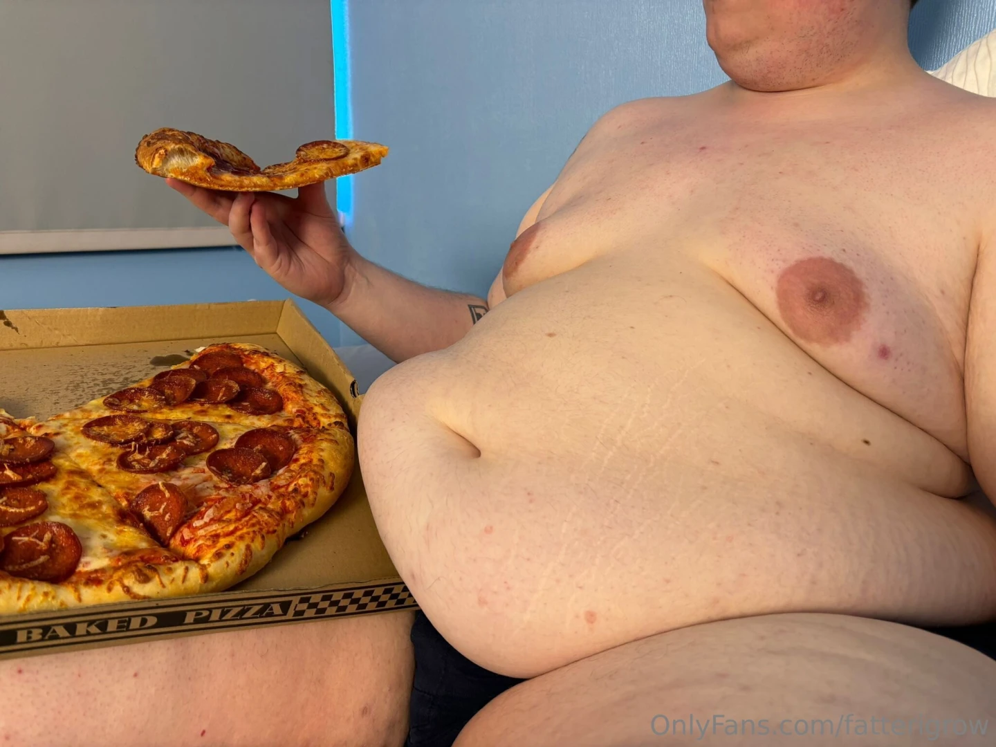 I swear this pizza makes me look skinny 