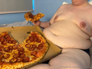 I swear this pizza makes me look skinny part 3