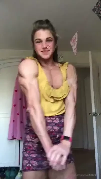 Lil cheeky chest flex in casual wear dm for more vid to purchase 