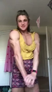 Lil cheeky chest flex in casual wear dm for more vid to purchase