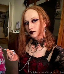 I used be more of a pink girly girly now im a dark slutty goth girl