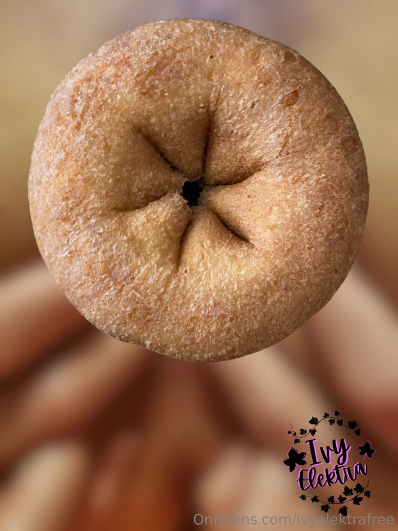 Stretching my donut hole open with my fingers 5 to unlock this hd 