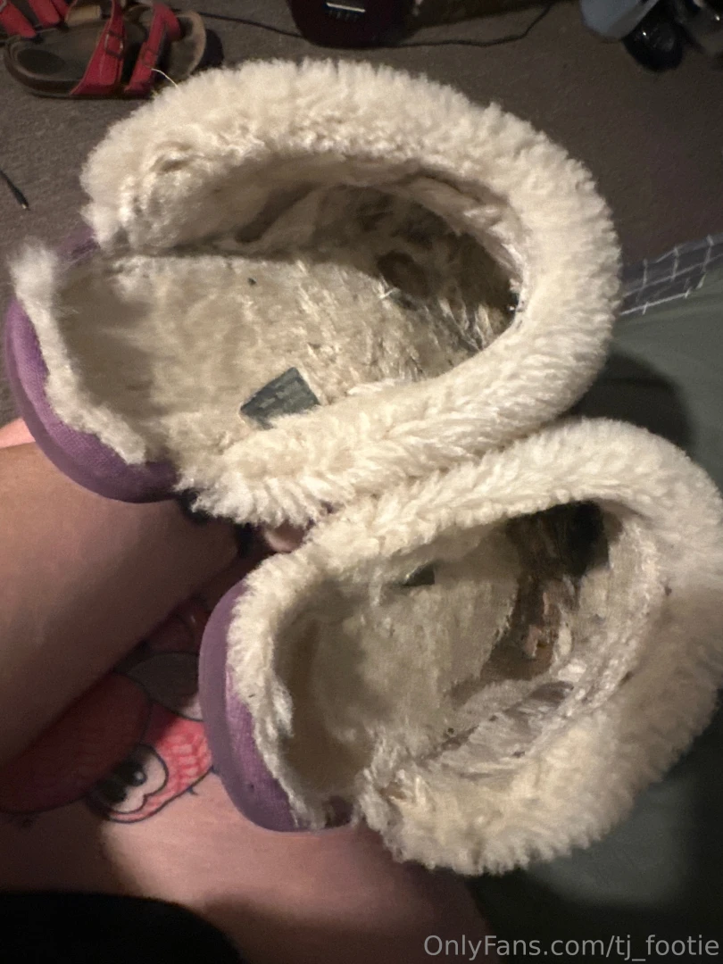 The insides of my favorite house shoes i got them in 2017 for 