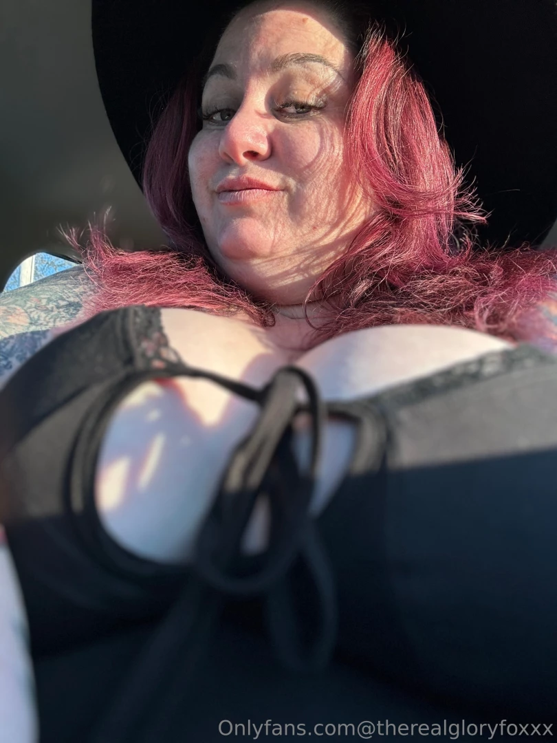 Happy milfs day from your favorite goth mommy 