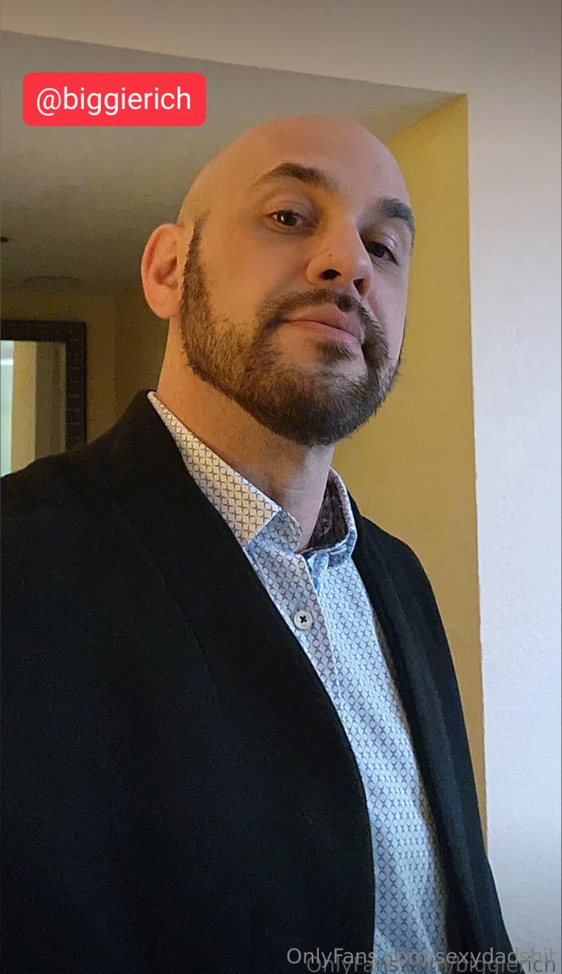 Biggierich biggierichvip he is a nice guy with a big dick waiting for 