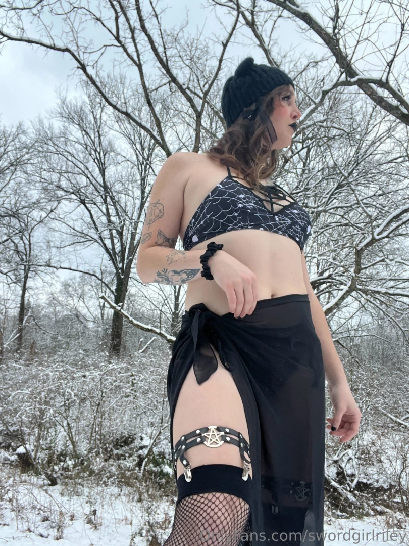 I m the crazy goth girlfriend that lovveesss cold weather babes give part 4 