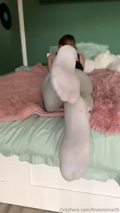 S er foot-tease f r dich kleinen loser w hrend ich entspannt mein buch 