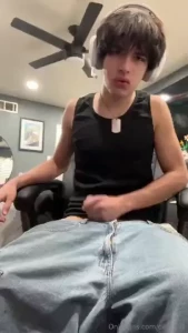 Do i look cute trying to get hard